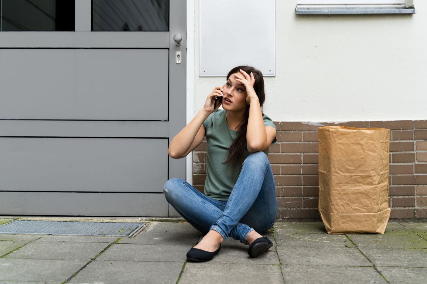 Locksmith Jupiter help for a homeowner locked out of her house